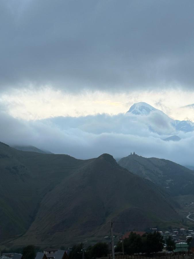 Lonely Mountain Stepantsminda Exterior foto