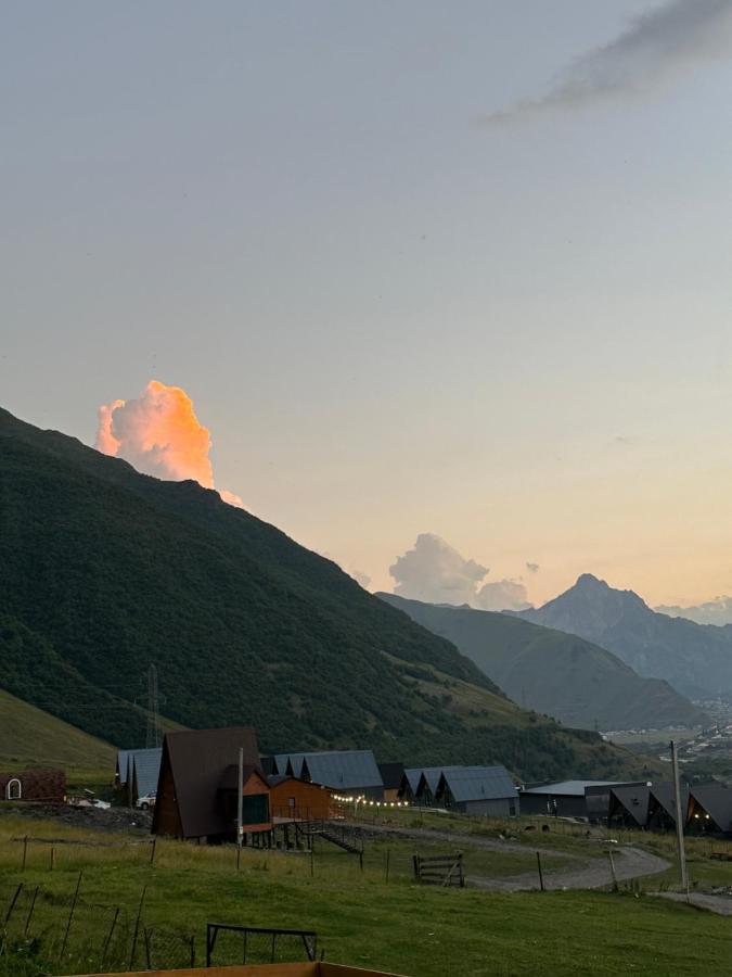 Lonely Mountain Stepantsminda Exterior foto